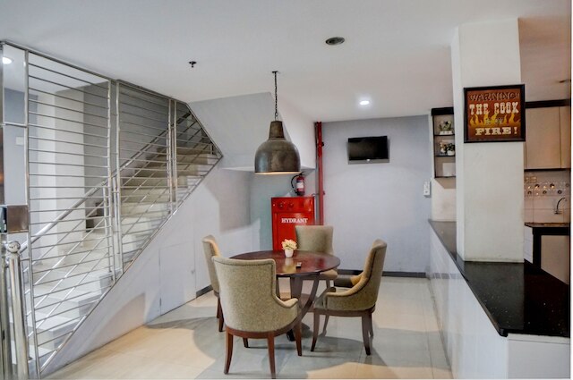 ホテル O ファイネスト ハウス ニア アンプラス バス ターミナル