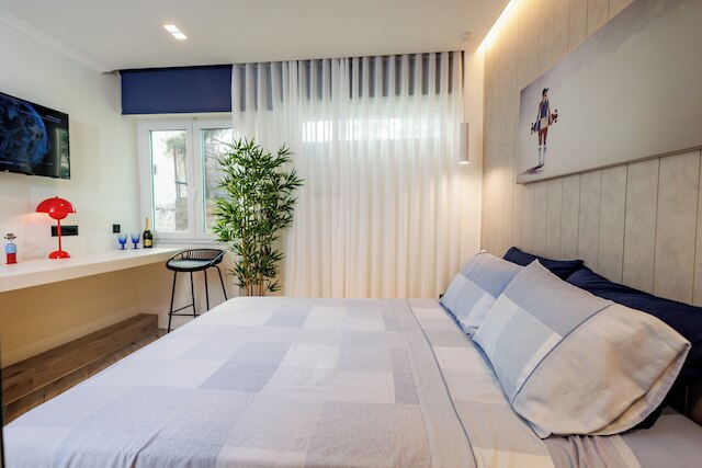 トリプルAアパートメンツ - アリストファノス20