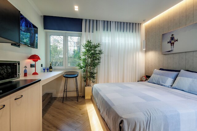 トリプルAアパートメンツ - アリストファノス20