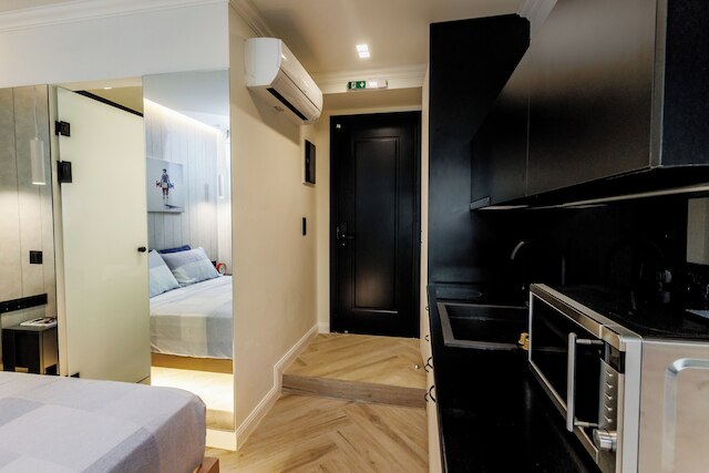 トリプルAアパートメンツ - アリストファノス20