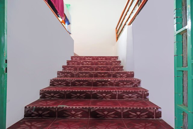 ホテル O パリ シャリア ニア テンパット マカン パギ ソレ ノヒル