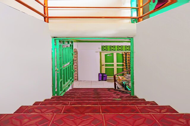 ホテル O パリ シャリア ニア テンパット マカン パギ ソレ ノヒル