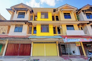 ホテル O ペリタ ステイ ニア アヌグラ シナール ラウタン