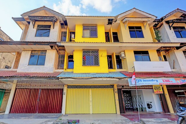 ホテル O ペリタ ステイ ニア アヌグラ シナール ラウタン