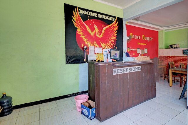 スーパー OYO ライフ 92877 ホテル レインボー 7296