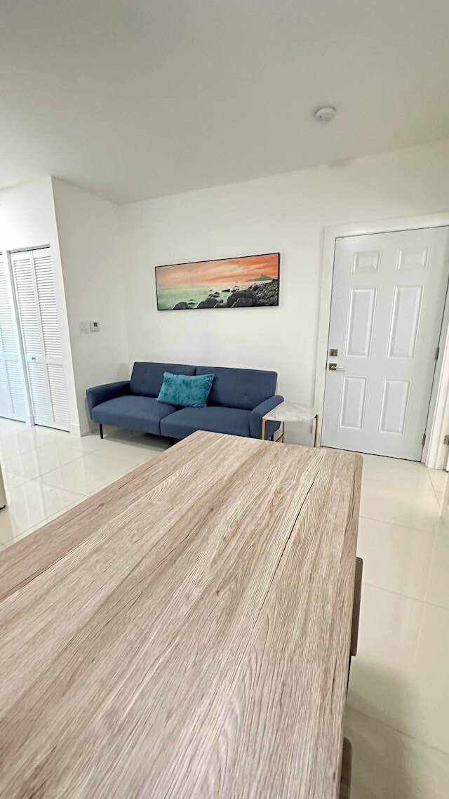 アロジオウィンウッドパーキングランドリーワイファイ