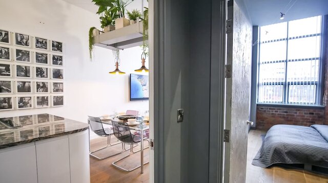 1 ベッド ロフト アパートメント フリー パーキング セントラル