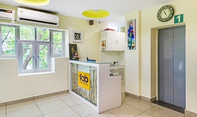 ファブホテル ザ ブラウン ツリー