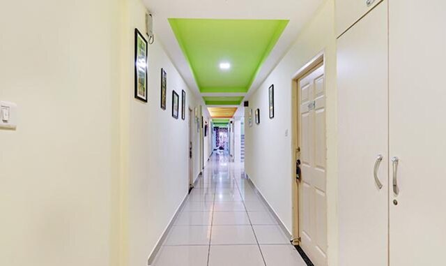 ファブホテル ザ ブラウン ツリー