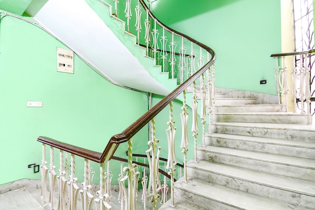 ファブエクスプレス カルナモイー リージェンシー