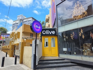 オリーブ ジップ リッチモンド サークル バイ エンバシー グループ