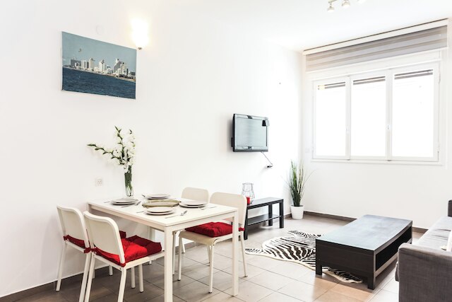 海とカーメルマーケット近くのアパート