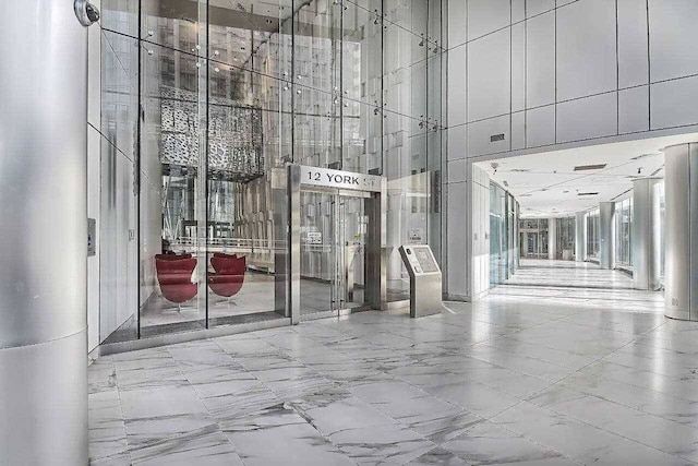 iHost スイーツ ダウンタウン トロント