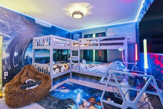 ファミリーリトリート ニア ディズニー ウィズ プール & ホットタブ！ バイ レッドオーニング