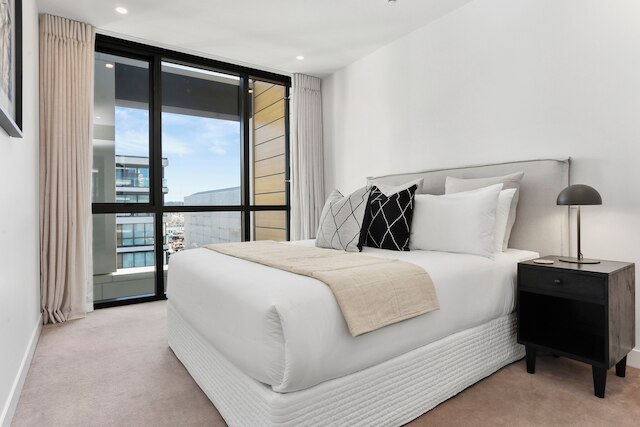 サニー&スペイシャス イン ワイニヤード クォーター