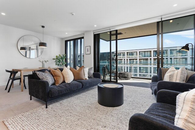 サニー&スペイシャス イン ワイニヤード クォーター