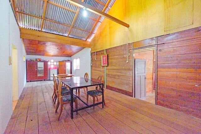 ホテル O タット バラ ホームステイ ニア トンコナン パユン パンデン