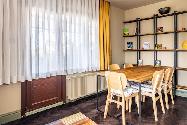 シック フラット W バルコニー BBQ 10 ミン トゥ エマル イン ウスクダル