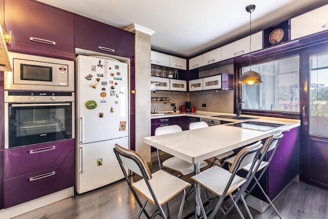 シック フラット W バルコニー BBQ 10 ミン トゥ エマル イン ウスクダル