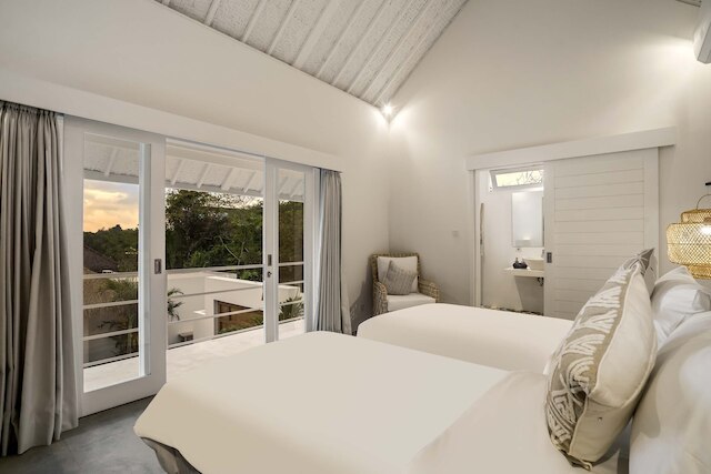 アカーサディレヌッチバイアルフレッドインバリ