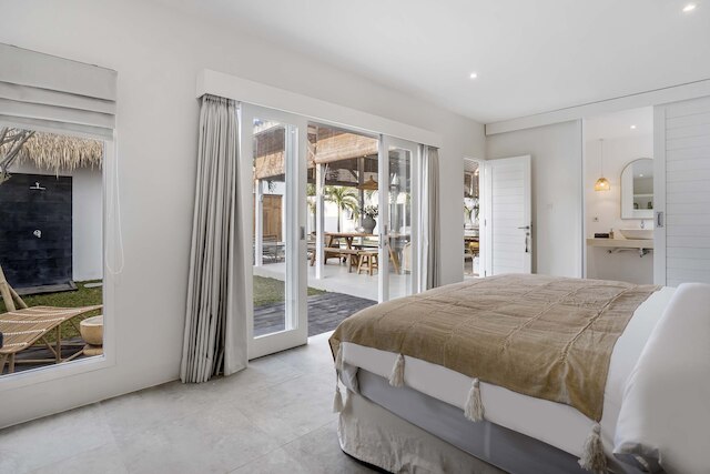 アカーサディレヌッチバイアルフレッドインバリ