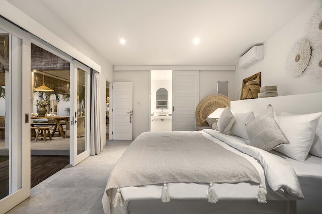 アカーサディレヌッチバイアルフレッドインバリ