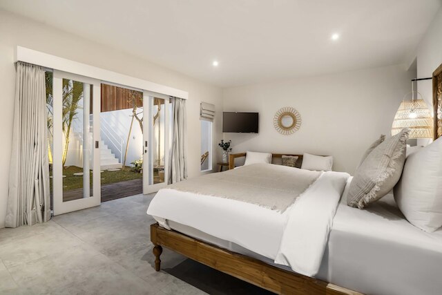 アカーサディレヌッチバイアルフレッドインバリ