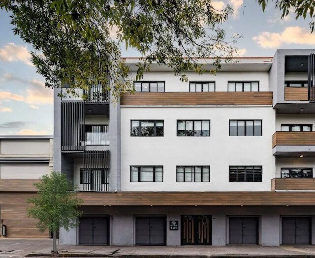 マリアノ エスコベド アパートメンツ バイ VH