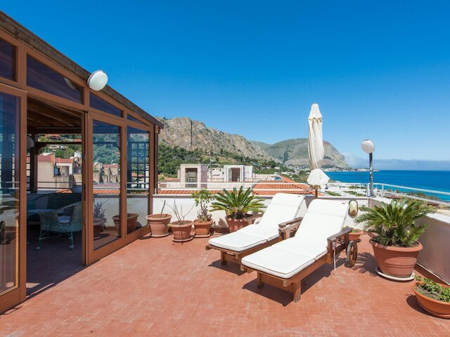 カーサ コン テラッツァ スル マーレ アル アッダウラ