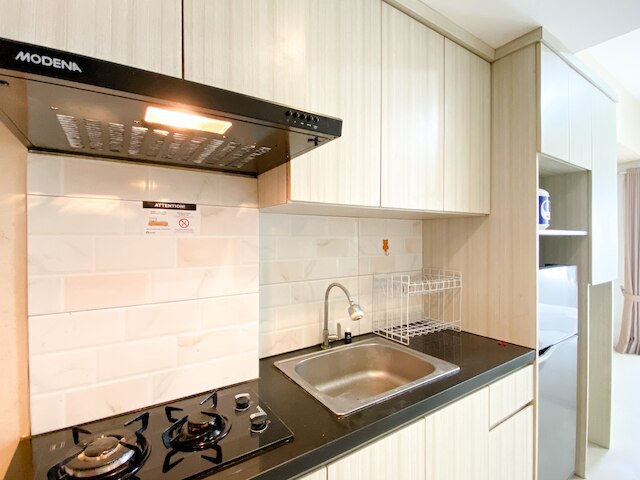 コージー ステイ スタジオ タマンサリ マホガニー カラワン アパートメント