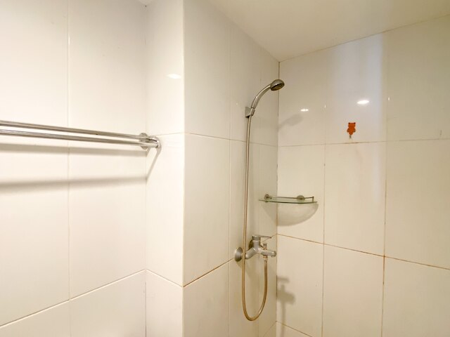 コージー ステイ スタジオ タマンサリ マホガニー カラワン アパートメント