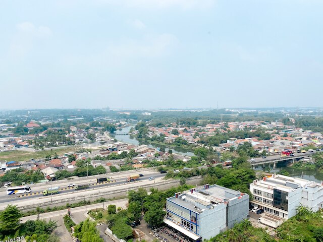 コージー ステイ スタジオ タマンサリ マホガニー カラワン アパートメント