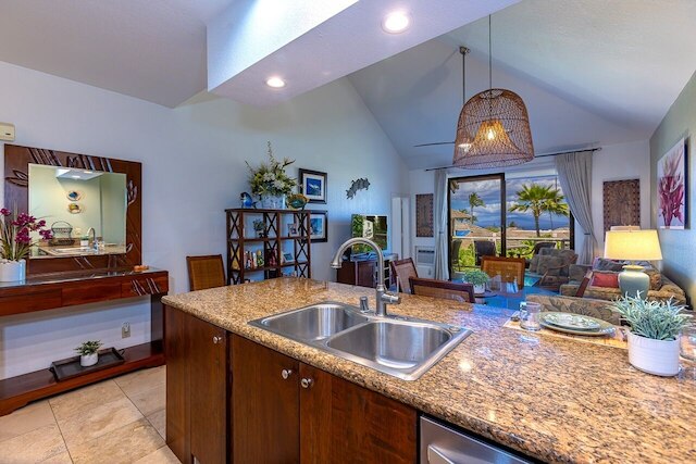 グランドチャンピオンズ 40 2 ベッドルーム コンド