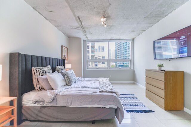 ミッドブロック・マイアミの素晴らしいファミリーアパートメント付きプール