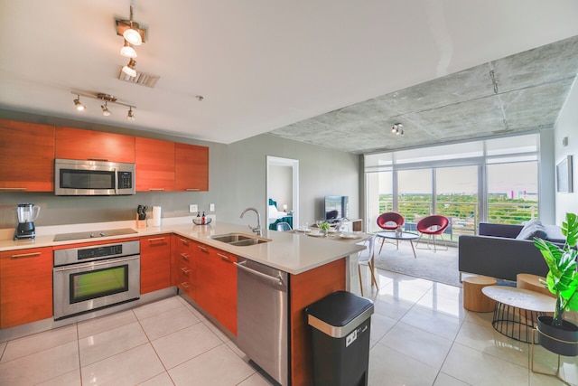 ミッドブロックでの素敵なコンド | プール&駐車場