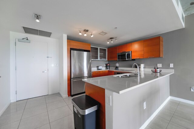 ミッドブロックでの素敵なコンド | プール&駐車場