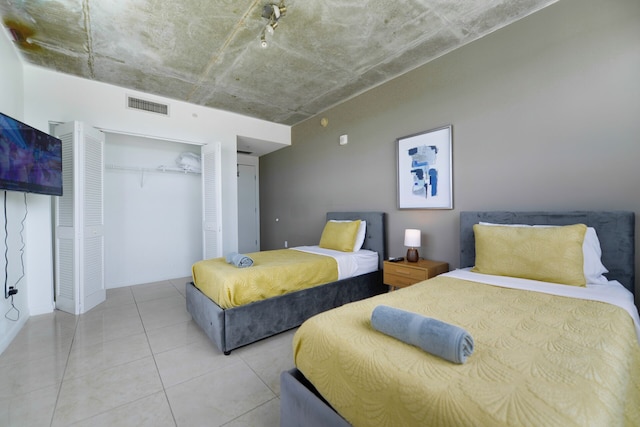 ミッドブロックでの素敵なコンド | プール&駐車場