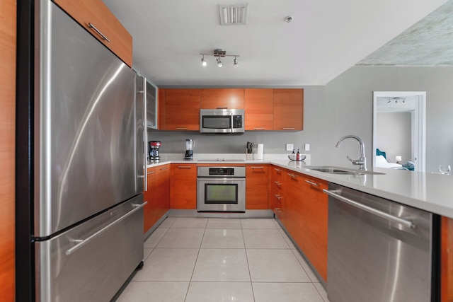 ミッドブロックでの素敵なコンド | プール&駐車場