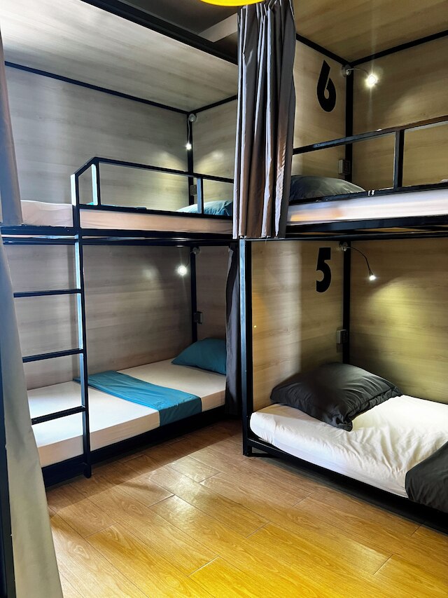 ザ・プレイス ホステル&プールバー