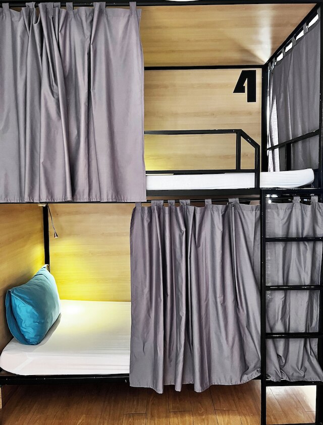 ザ・プレイス ホステル&プールバー