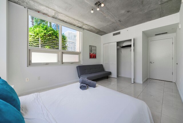 アウサム・ファミリーアパートメント・Wプール・ミッドブロック・マイアミ