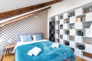 モダンな3ベッドルームのアパートメントにはエアコンが備わっています