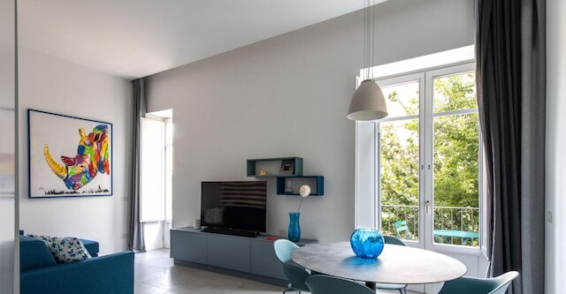 アズール ウィズ バルコニー アラ カラ