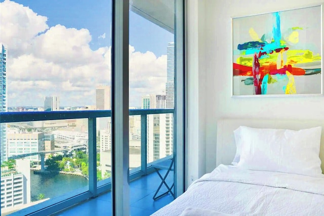 アメージング コンドズ アット アイコン ブリッケル ウィズ プール