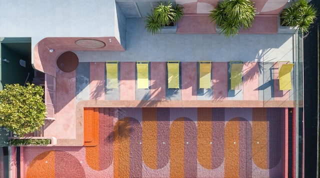 ザ クォーター ラチャテウィー バイ UHG