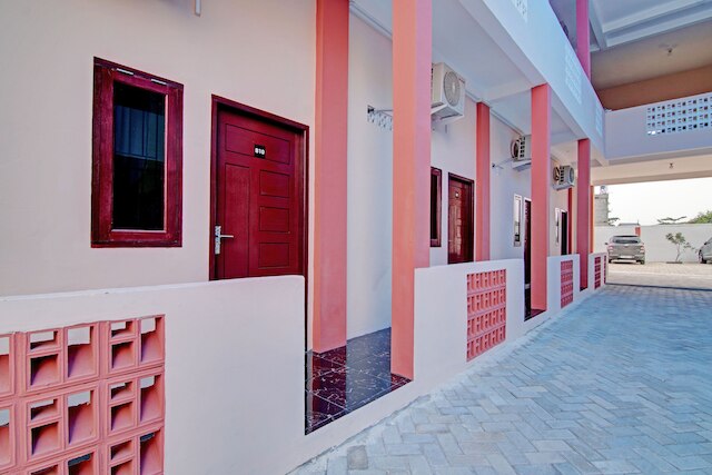 OYO  92946 デクナ ホームステイ シャリア