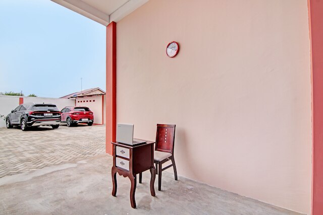 OYO  92946 デクナ ホームステイ シャリア