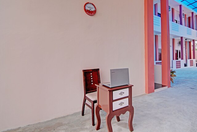 OYO  92946 デクナ ホームステイ シャリア