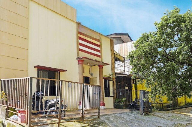 OYO  92946 デクナ ホームステイ シャリア