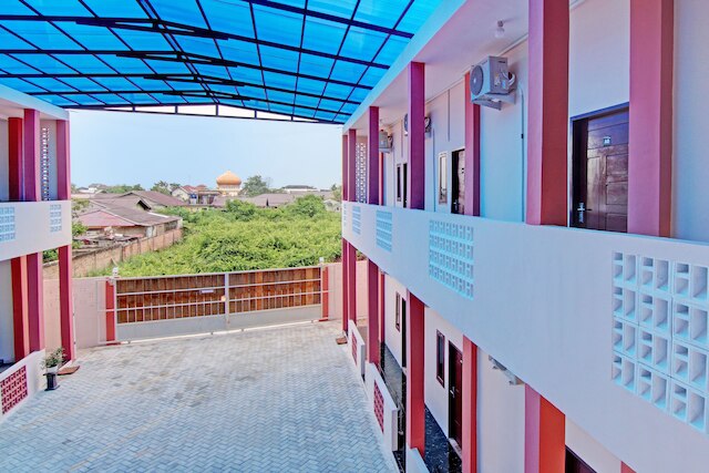 OYO  92946 デクナ ホームステイ シャリア